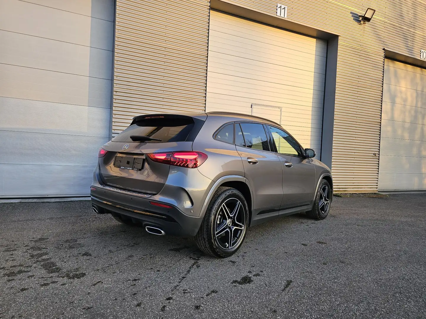 Mercedes-Benz GLA 180 D AMG Line | Nightpack | Verwarmde Zetels | Widesc Grijs - 2