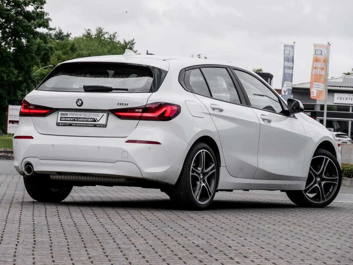 BMW 118 i ADVANTAGE+AHK+SHZ+LED+AUT Blanc - 2
