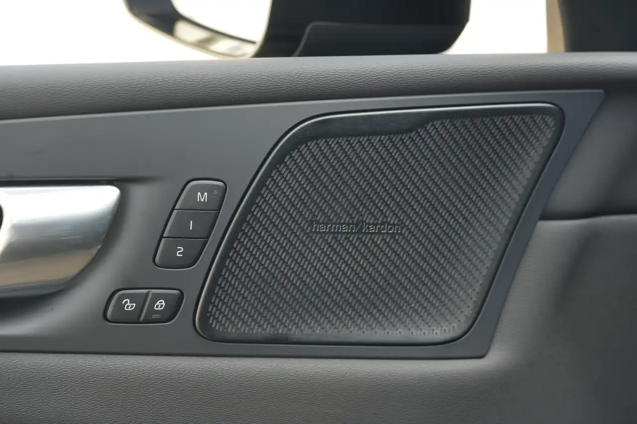 Volvo XC60 2.0 T8 Plug-in hybrid AWD Black Edition Luchtver, миниатюра 26