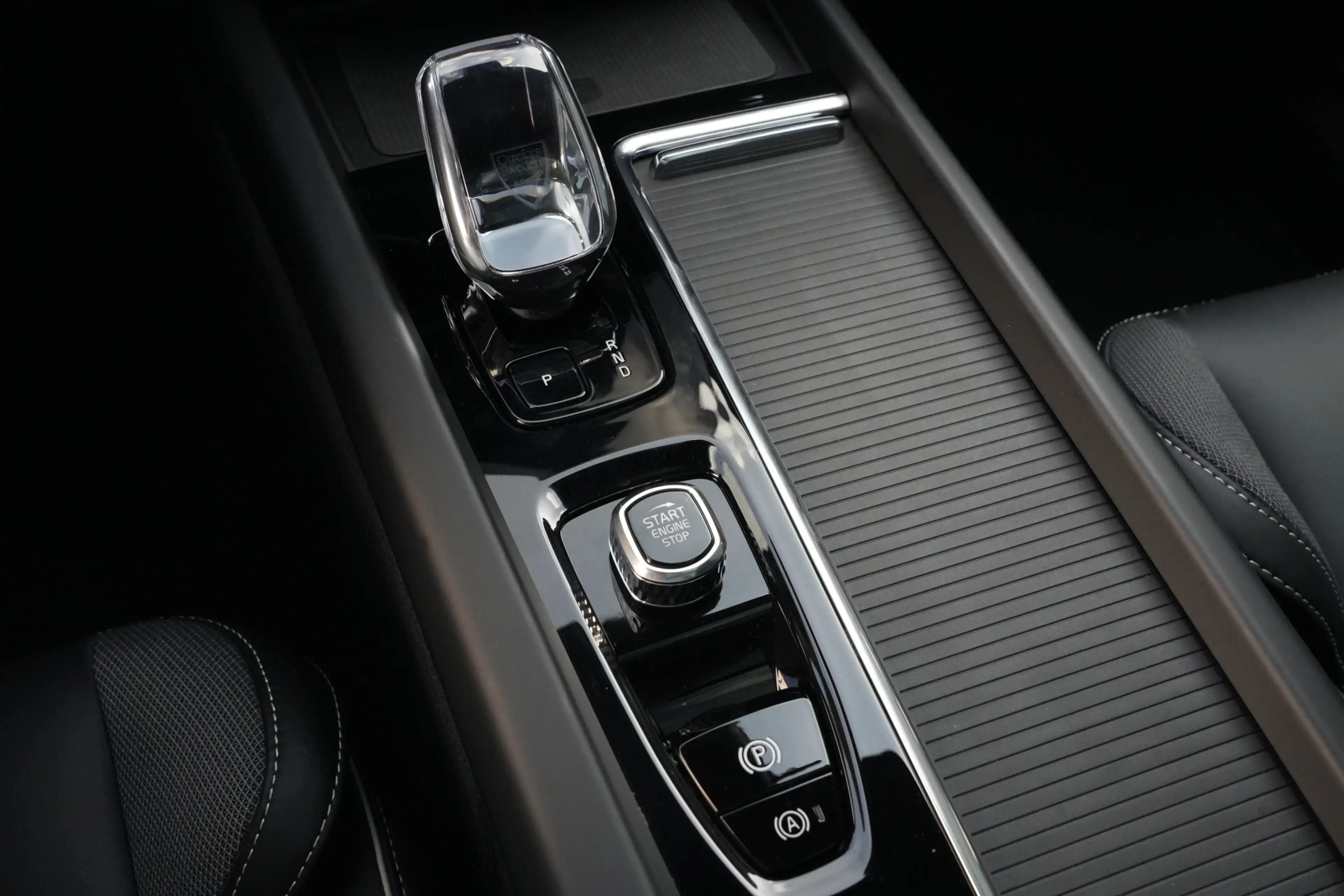 Volvo XC60 2.0 T8 FACELIFT Plug-in hybrid AWD Black Edition | — photo 13