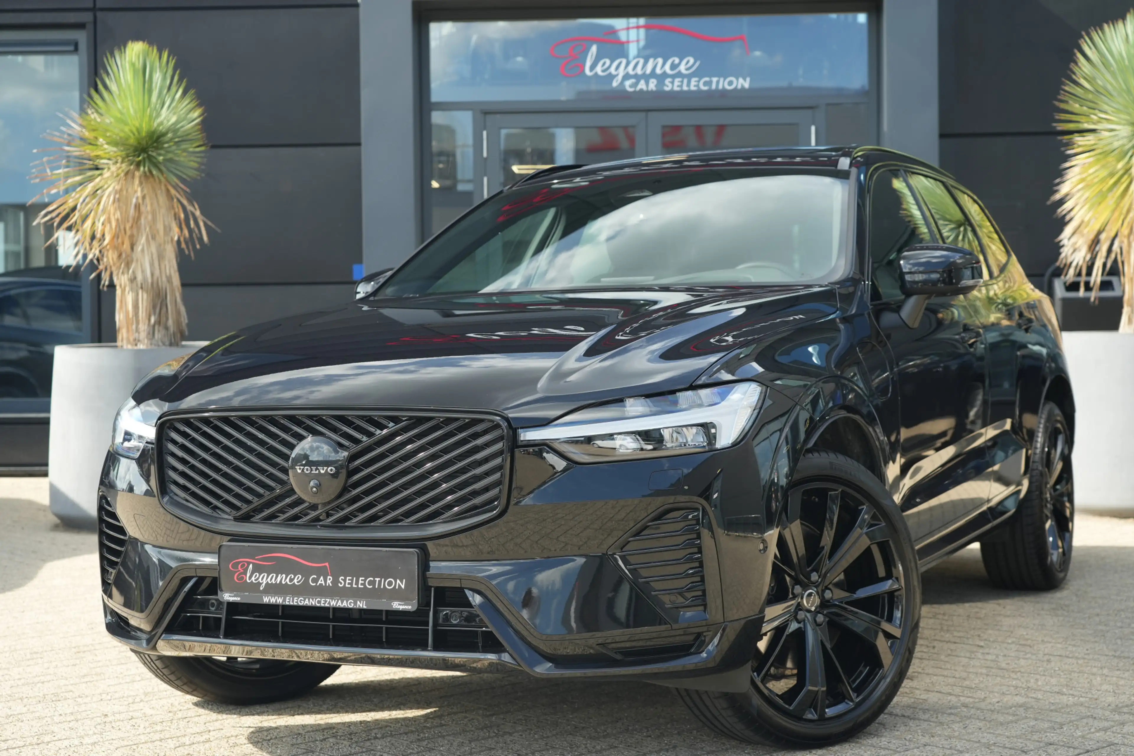 Volvo XC60 2.0 T8 FACELIFT Plug-in hybrid AWD Black Edition |