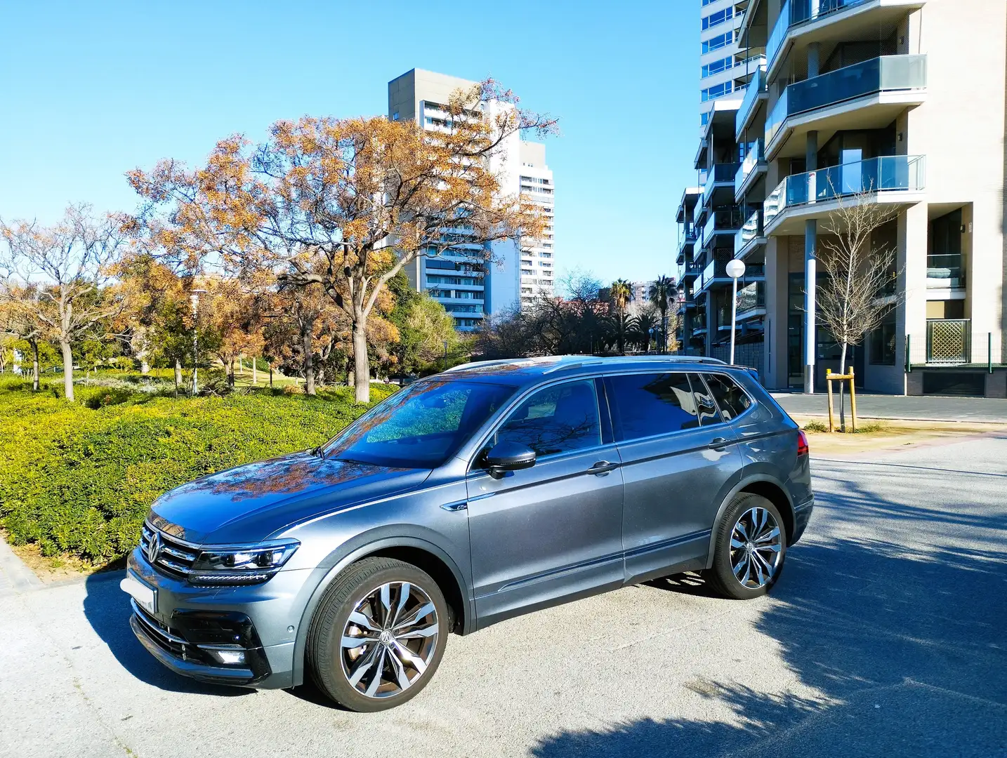 Volkswagen Tiguan Allspace 2.0TDI Sport 4M DSG 140kW Gris - 1