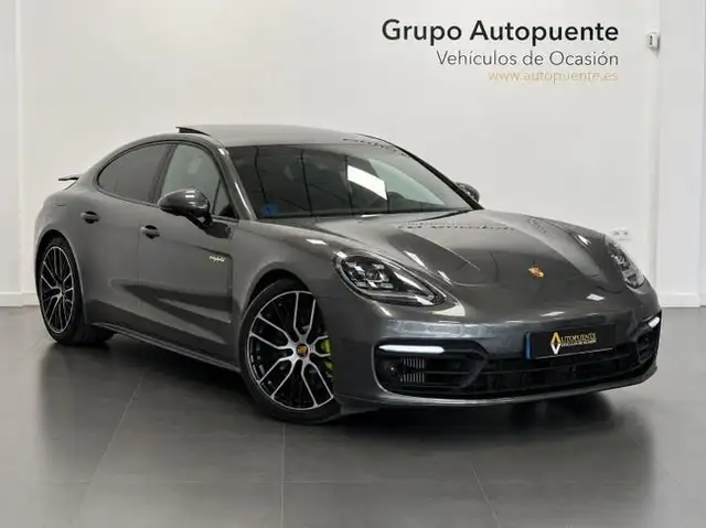 Porsche Panamera 4 E-HYBRID
