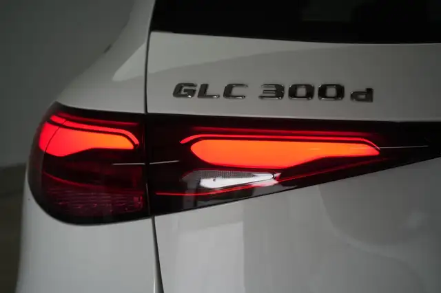 Mercedes-Benz GLC view 13