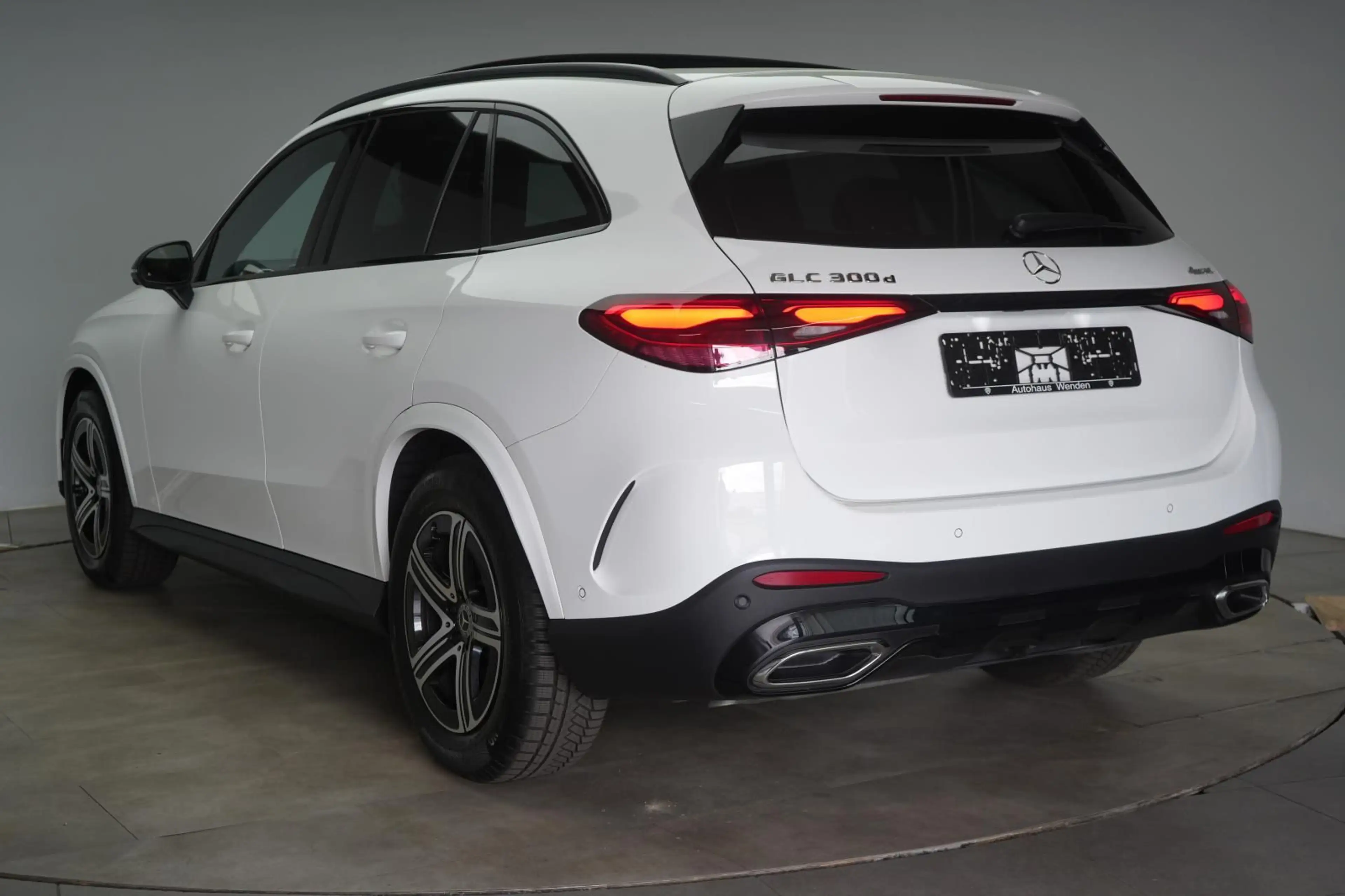 Mercedes-Benz GLC 300 d 4Matic Edition AMG Distronic/Kamera/Bu — photo 4
