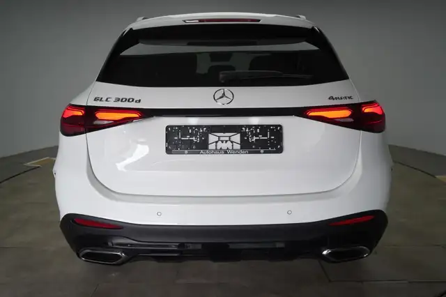 Mercedes-Benz GLC view 6