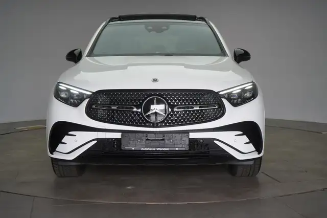 Mercedes-Benz GLC view 2