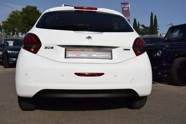 Peugeot 208 view 10