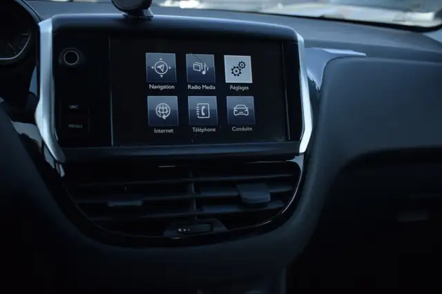 Peugeot 208 view 6