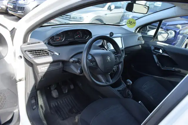 Peugeot 208 view 14