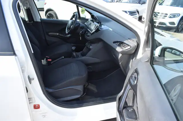 Peugeot 208 view 15