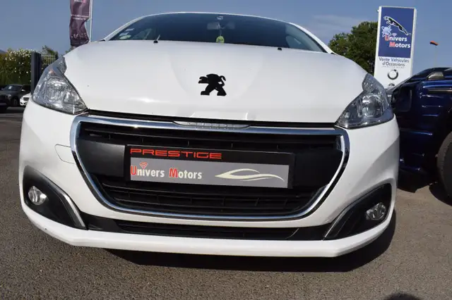 Peugeot 208 view 8