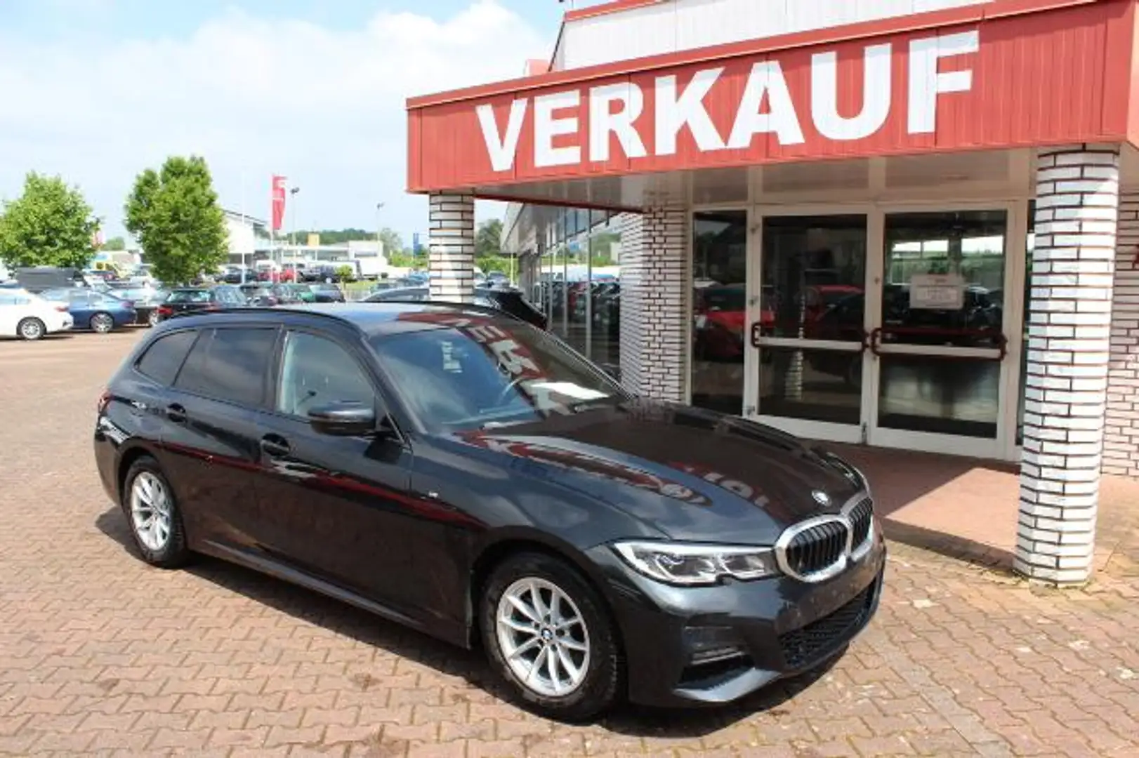 BMW 318 d Touring Steptr. M Sport / Panorama + Leder *1.Ha Schwarz - 1