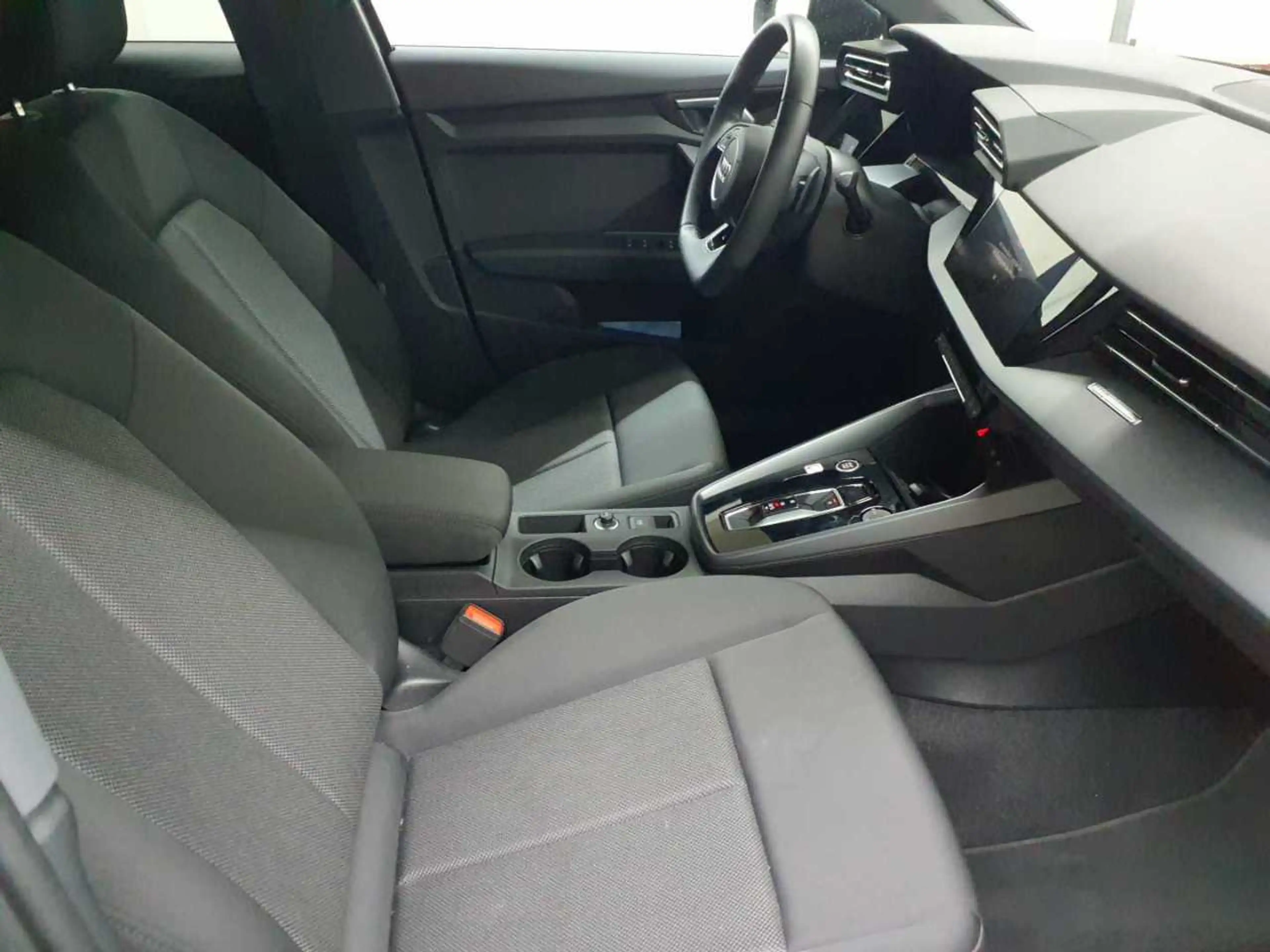 Audi A3 A3 30TFSI Sportback S tronic advanced SHZ NAV — photo 8