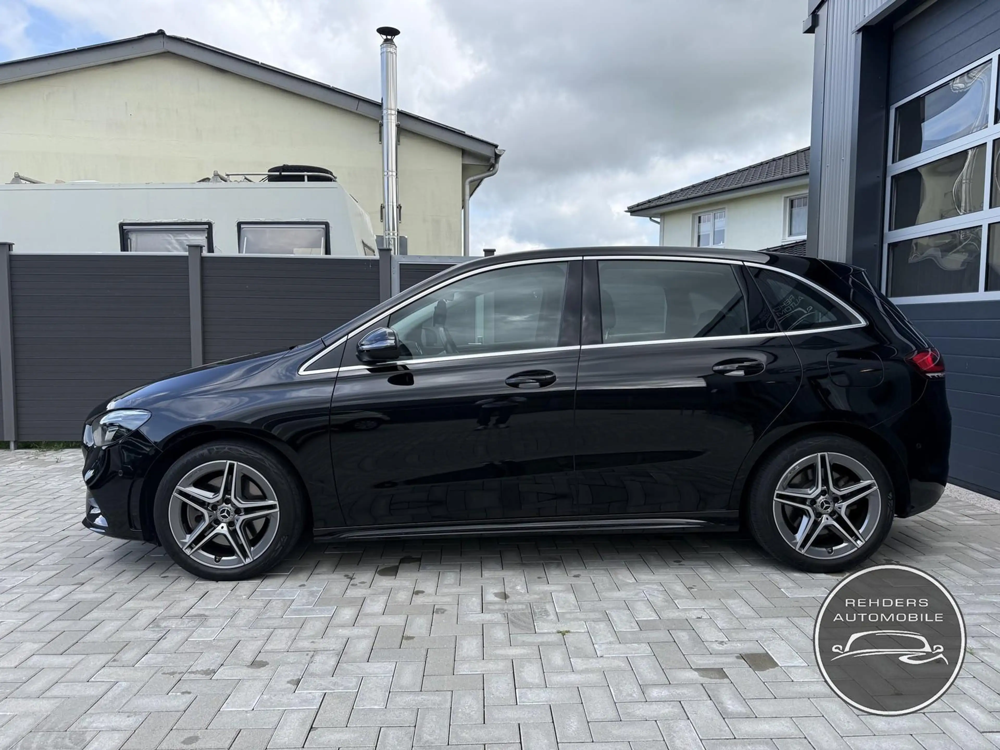 Mercedes-Benz B 250 e Pano SHZ Navi LED AMG 1.Hand Scheckheft — photo 5