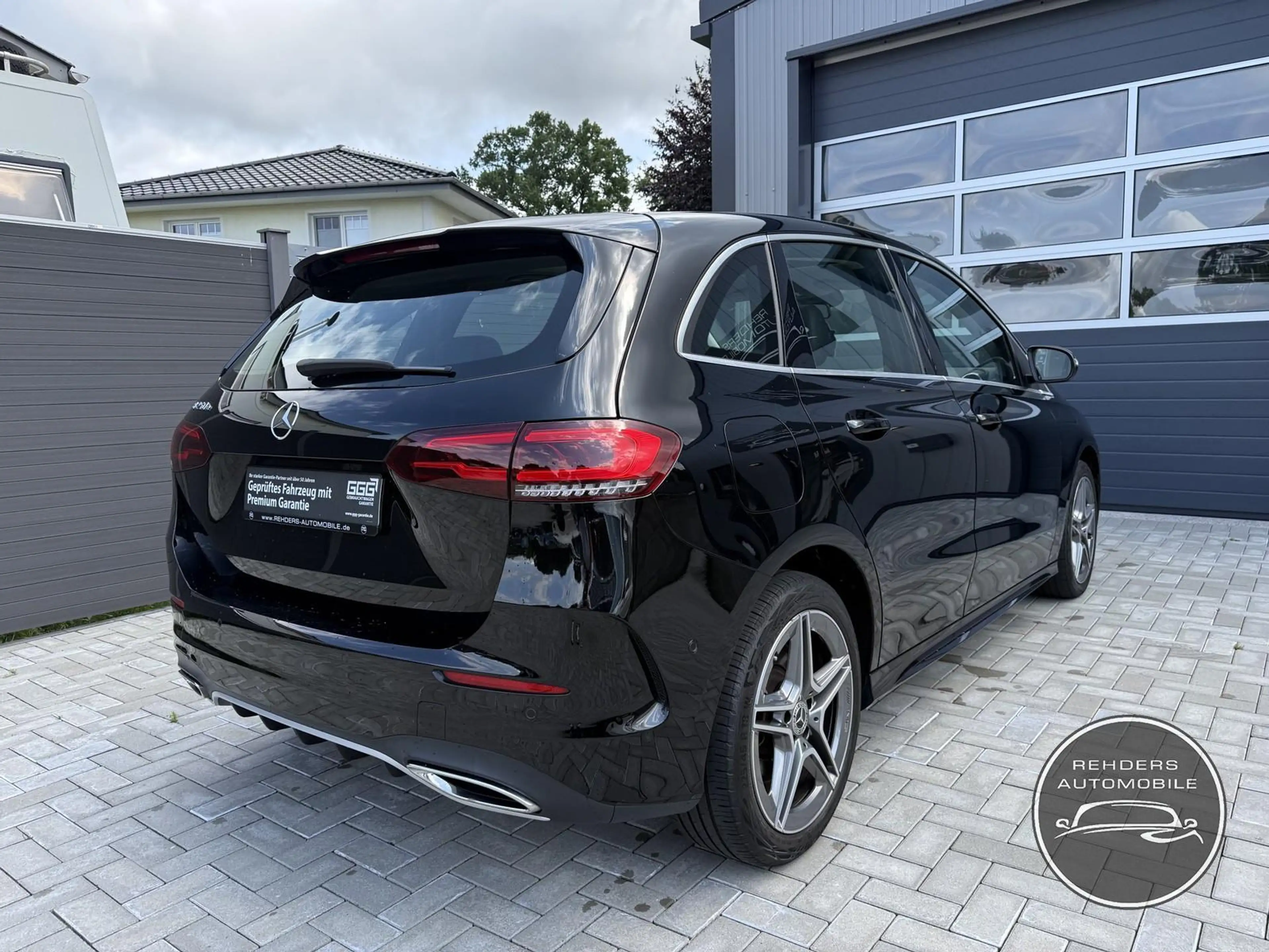 Mercedes-Benz B 250 e Pano SHZ Navi LED AMG 1.Hand Scheckheft — photo 7