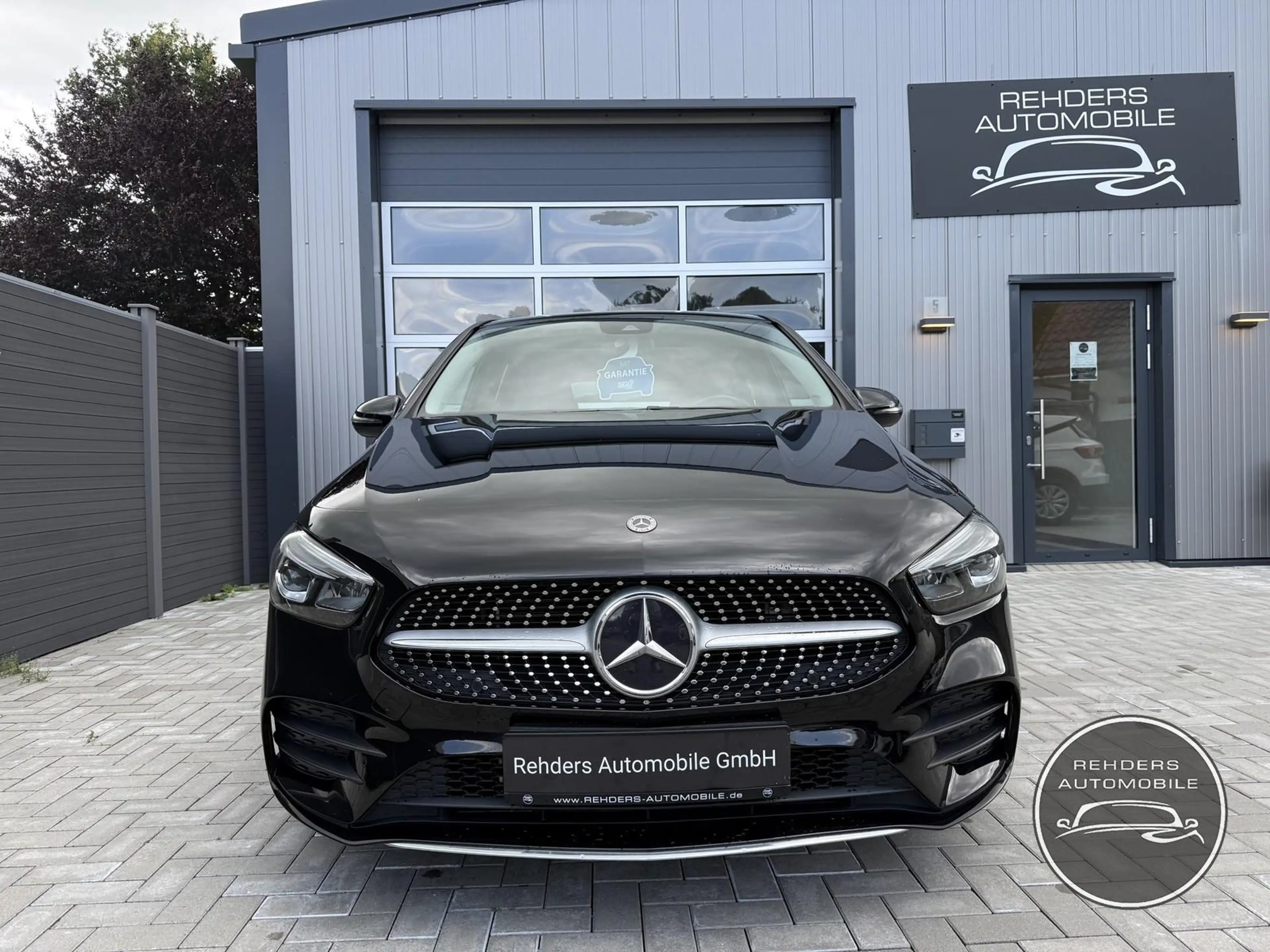 Mercedes-Benz B 250 e Pano SHZ Navi LED AMG 1.Hand Scheckheft — photo 4