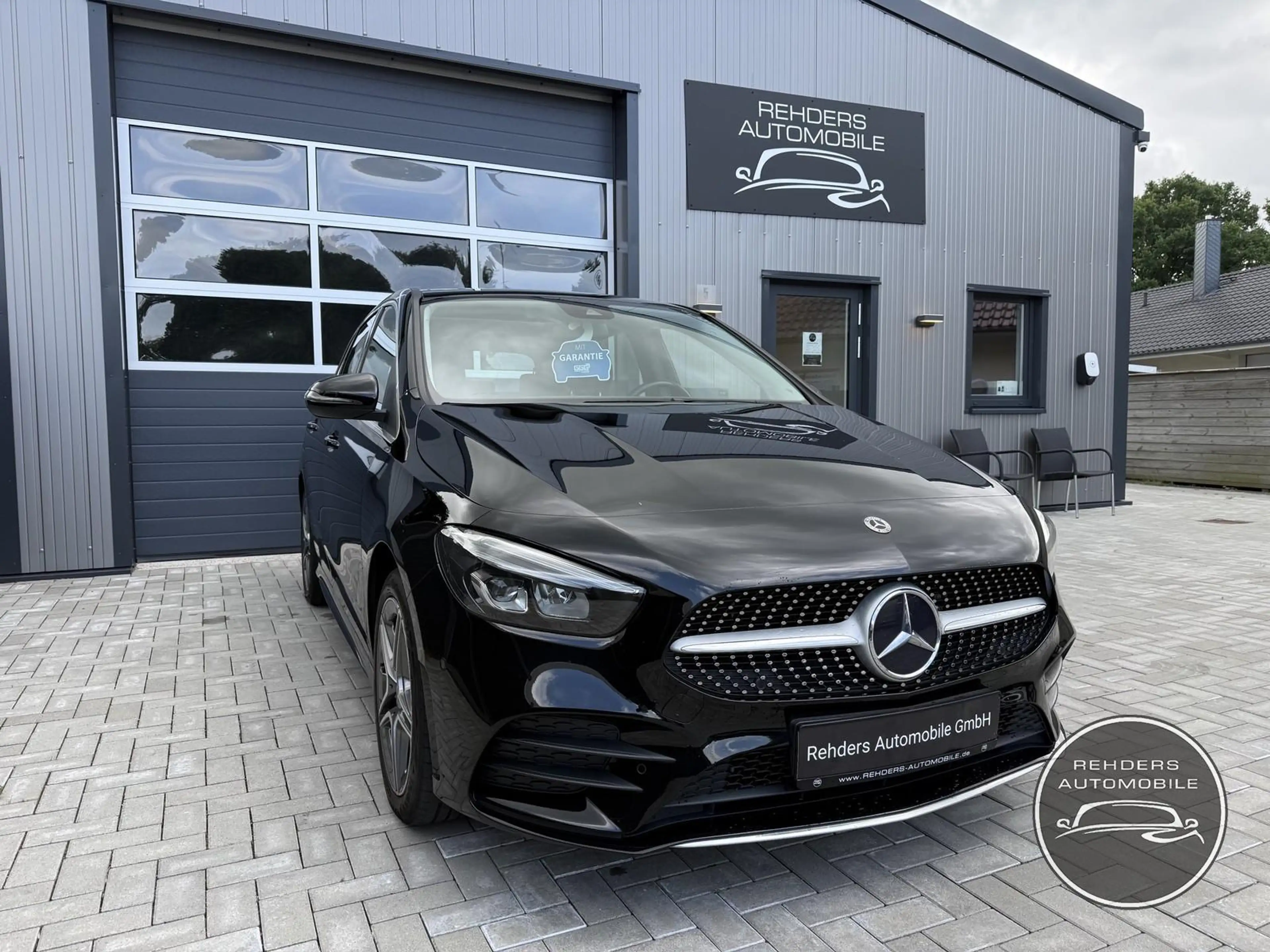 Mercedes-Benz B 250 e Pano SHZ Navi LED AMG 1.Hand Scheckheft — photo 3
