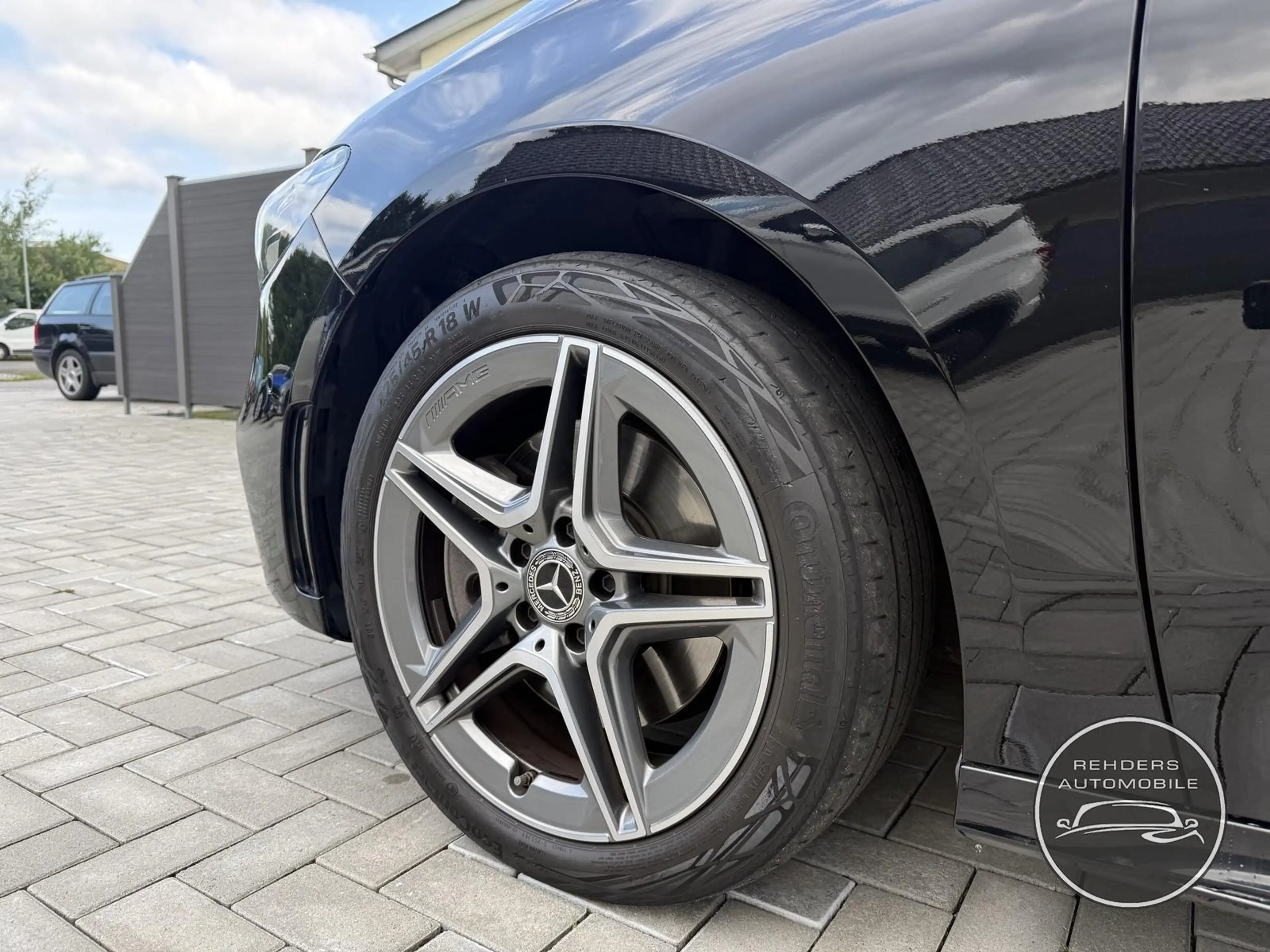 Mercedes-Benz B 250 e Pano SHZ Navi LED AMG 1.Hand Scheckheft — photo 6