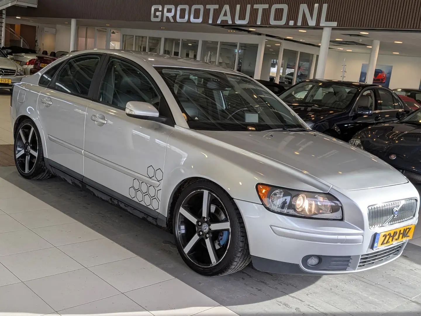 Volvo S40 2.4 Elite Automaat Airco, Cruise Control, Stuurbek Gris - 1
