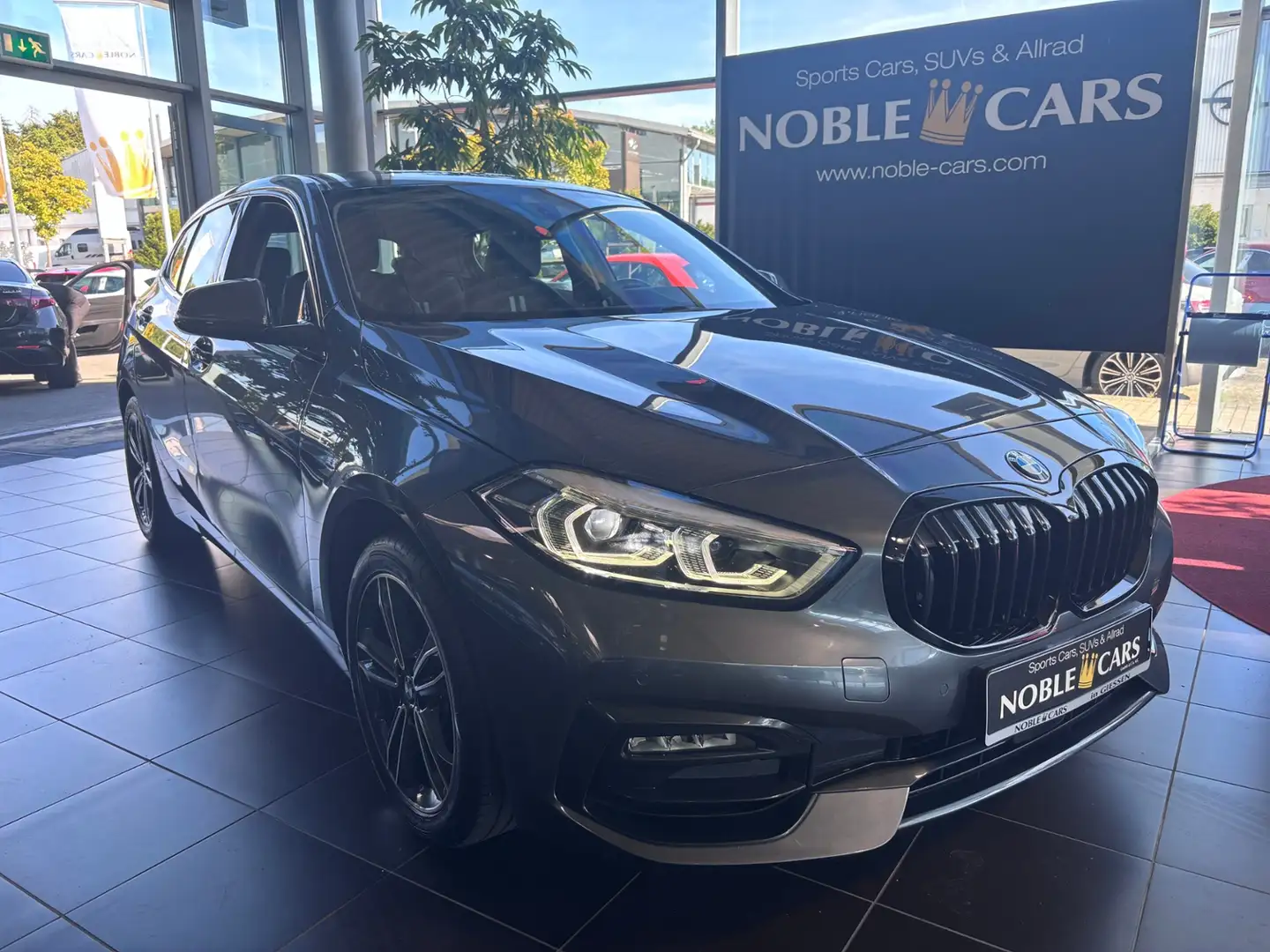 BMW 118 i Sport Line KLIMA LED NAVI ALU Grau - 1