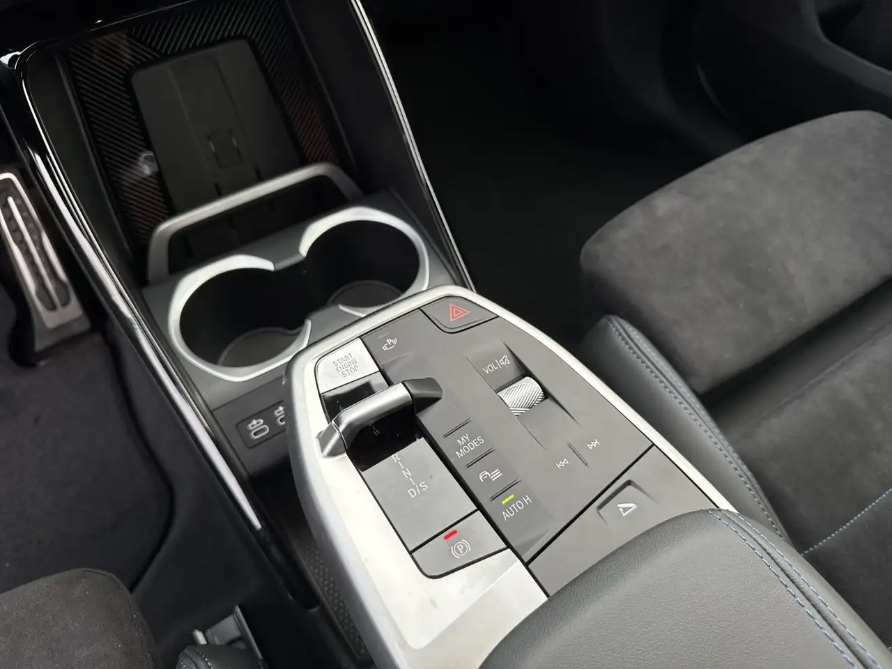 BMW X1 xDrive30e AHK 360° HEAD-UP PANO RFK HIFI LED 13