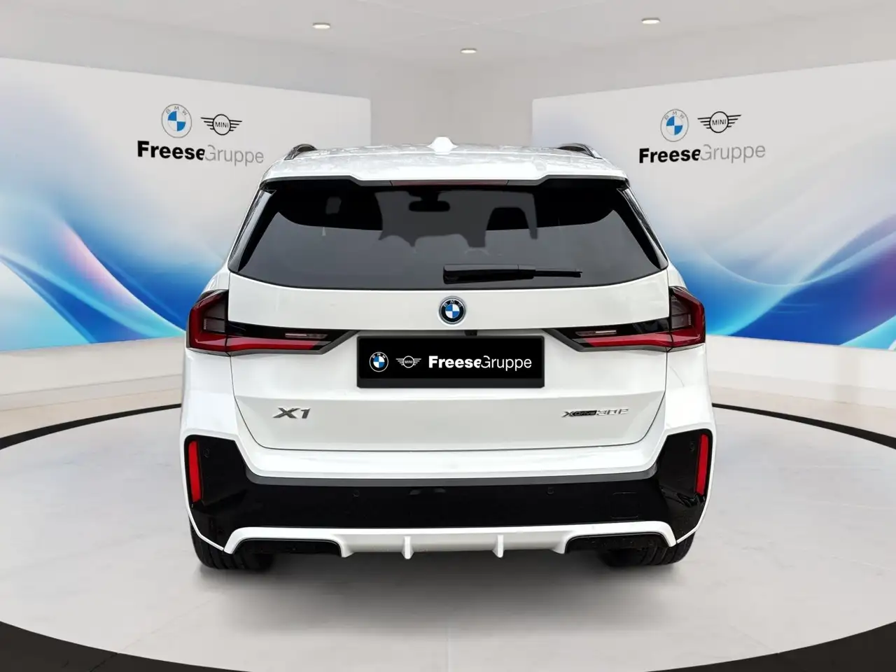 BMW X1 xDrive30e AHK 360° HEAD-UP PANO RFK HIFI LED 5