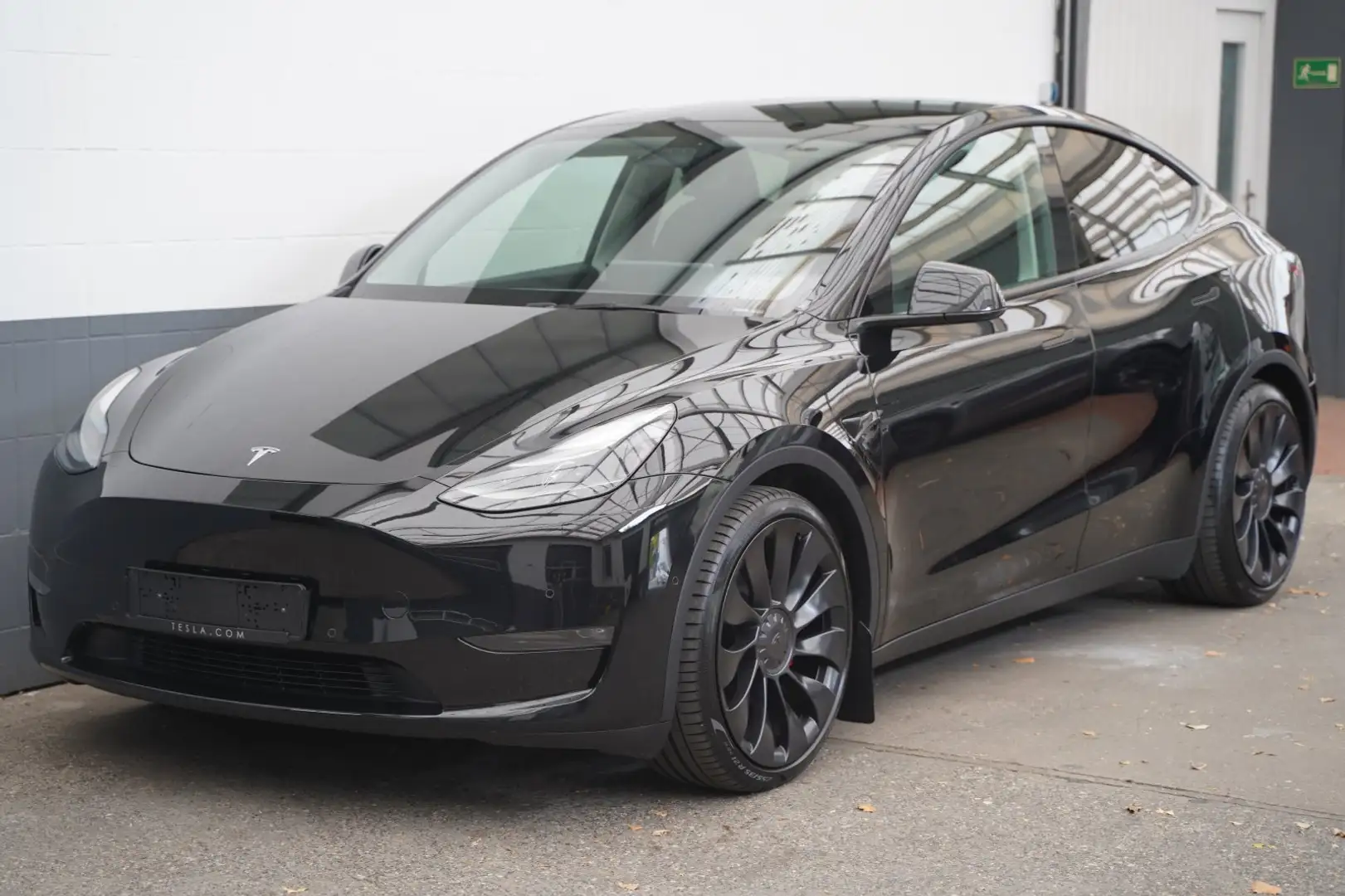 Tesla Model Y Performance *AHK*Matrix-LED* Zwart - 2