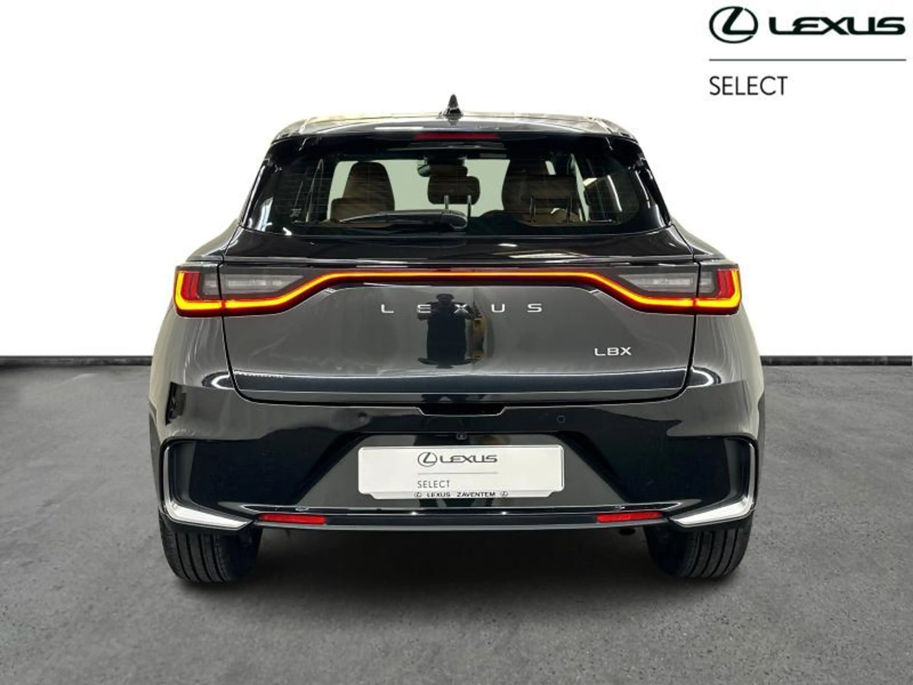 Lexus LBX 136hp HEV Relax — photo 6