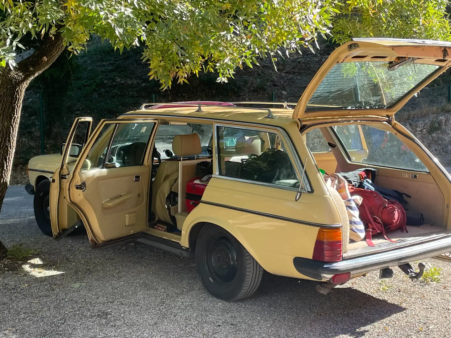 Mercedes-Benz 230 230 TE Geel - 1