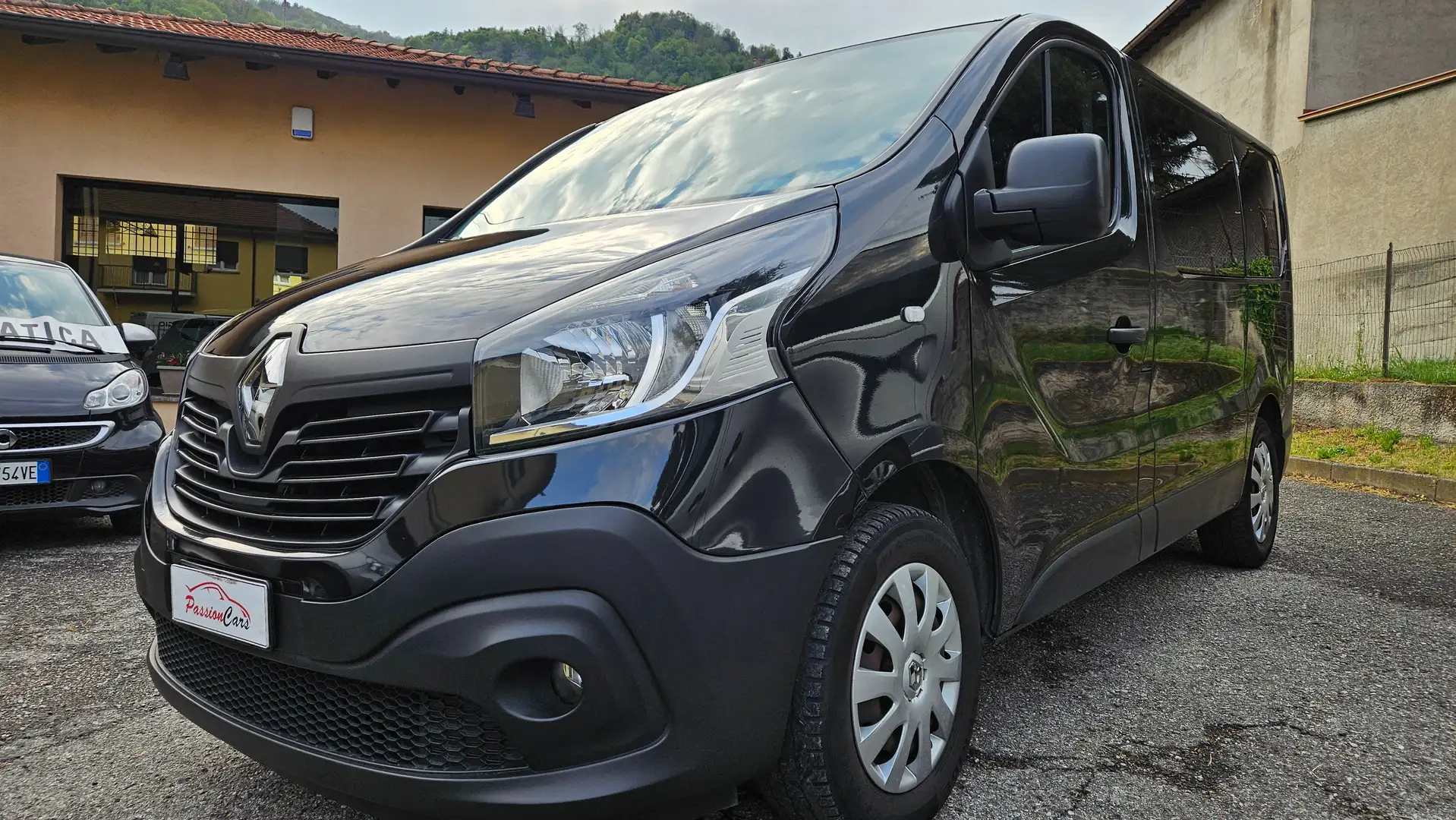 Renault Trafic 8 posti Full Optional OTTIME CONDIZIONI ! SUPER PREZZO!!! VERO € 21.960,00 IVA INCLUSA Negro - 1