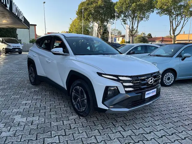 Hyundai Tucson view 3