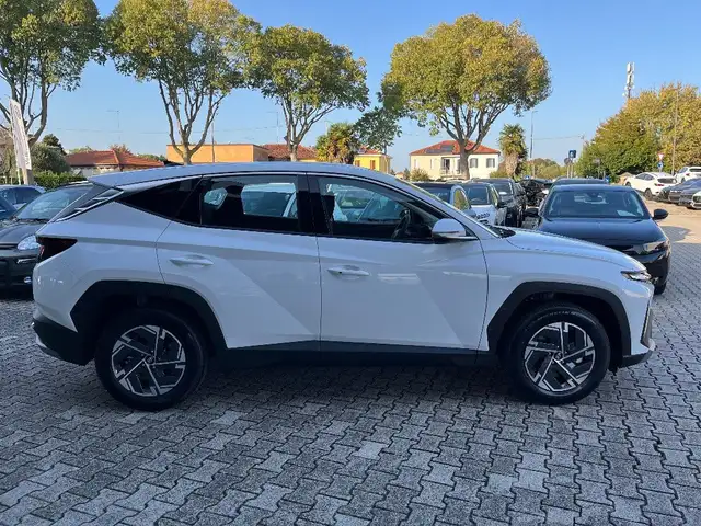 Hyundai Tucson view 4