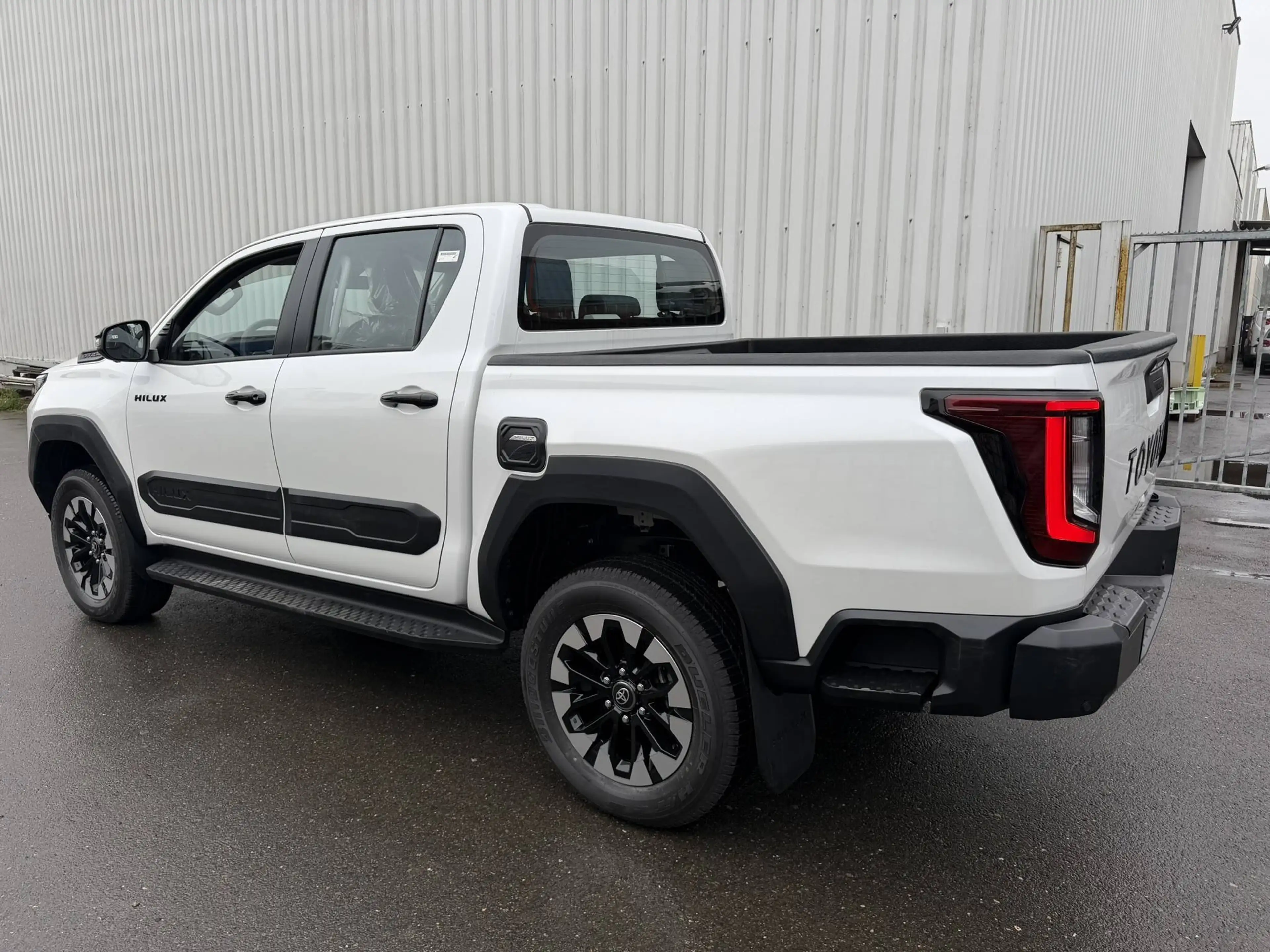Toyota Hilux 2.8 Diesel Invincible — photo 2