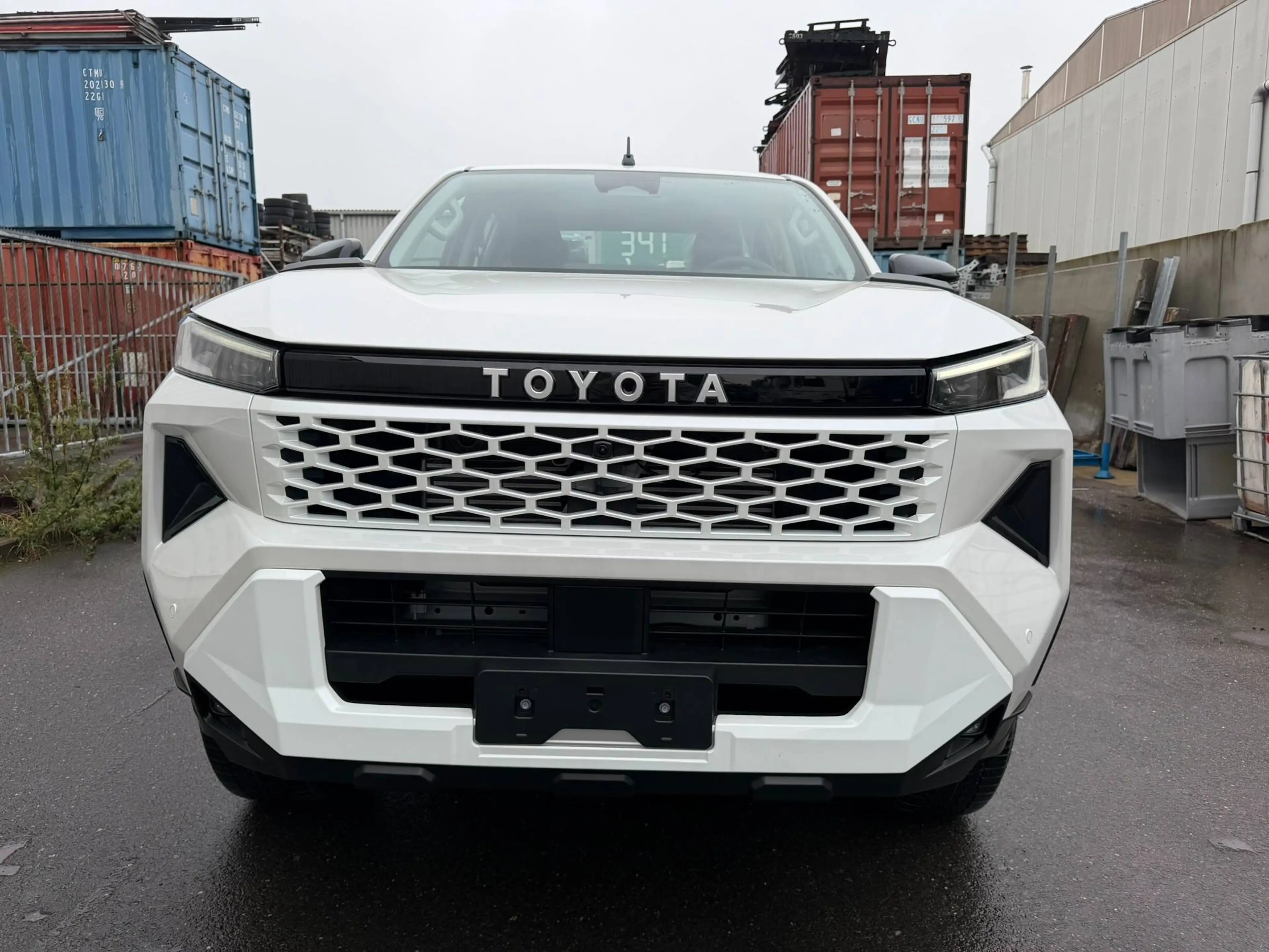 Toyota Hilux 2.8 Diesel Invincible — photo 6