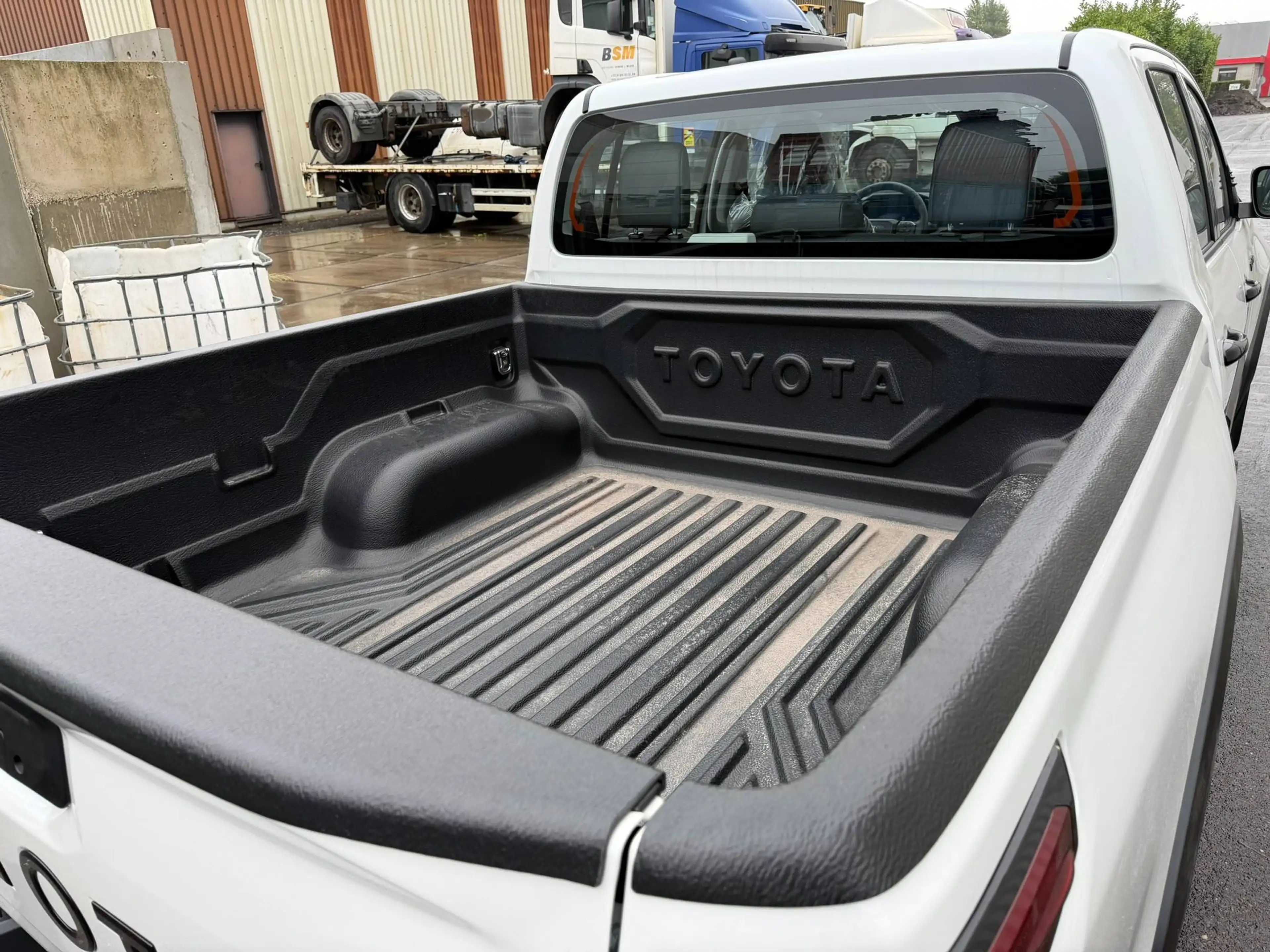 Toyota Hilux 2.8 Diesel Invincible — photo 9