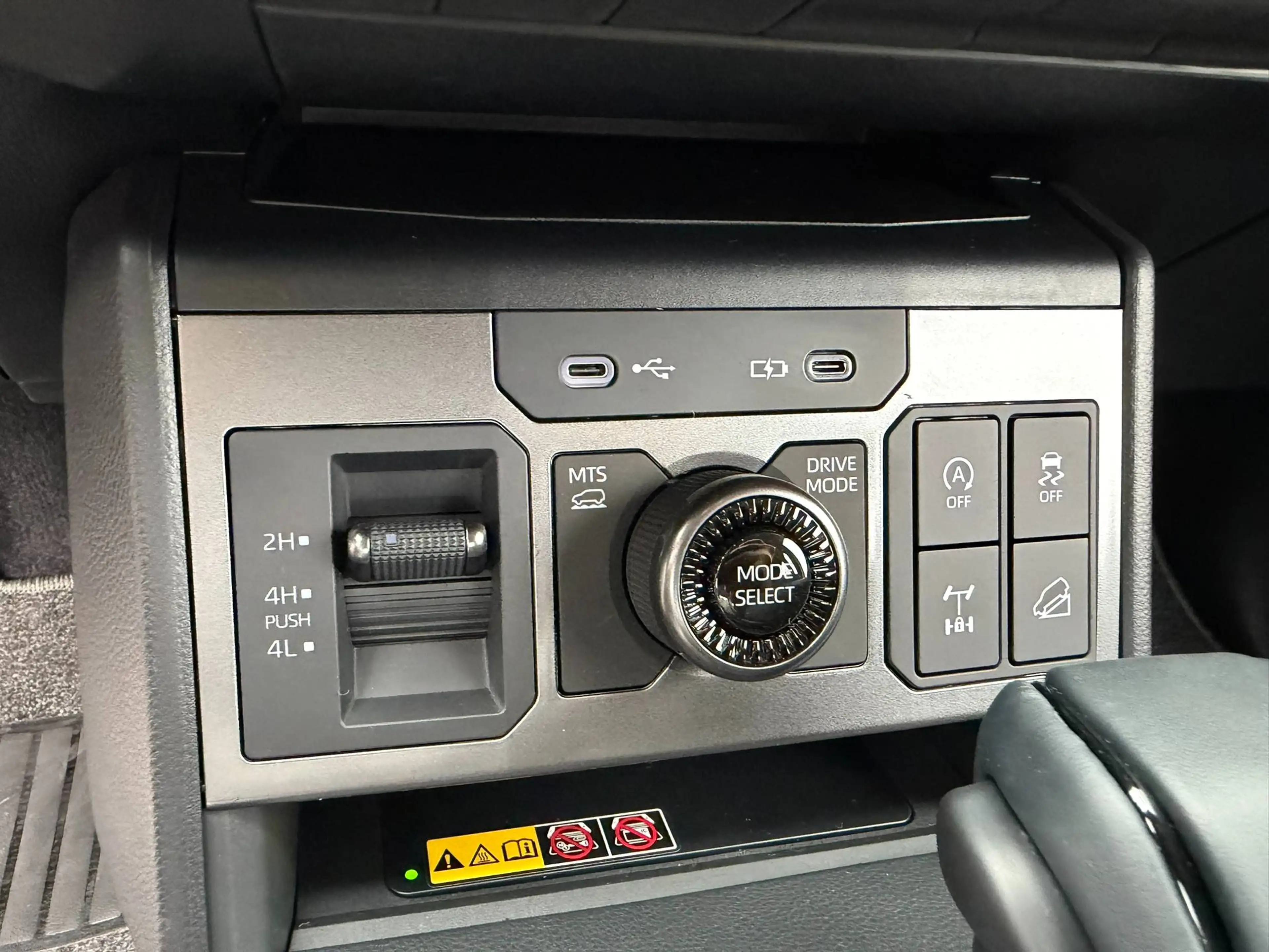 Toyota Hilux 2.8 Diesel Invincible — photo 14