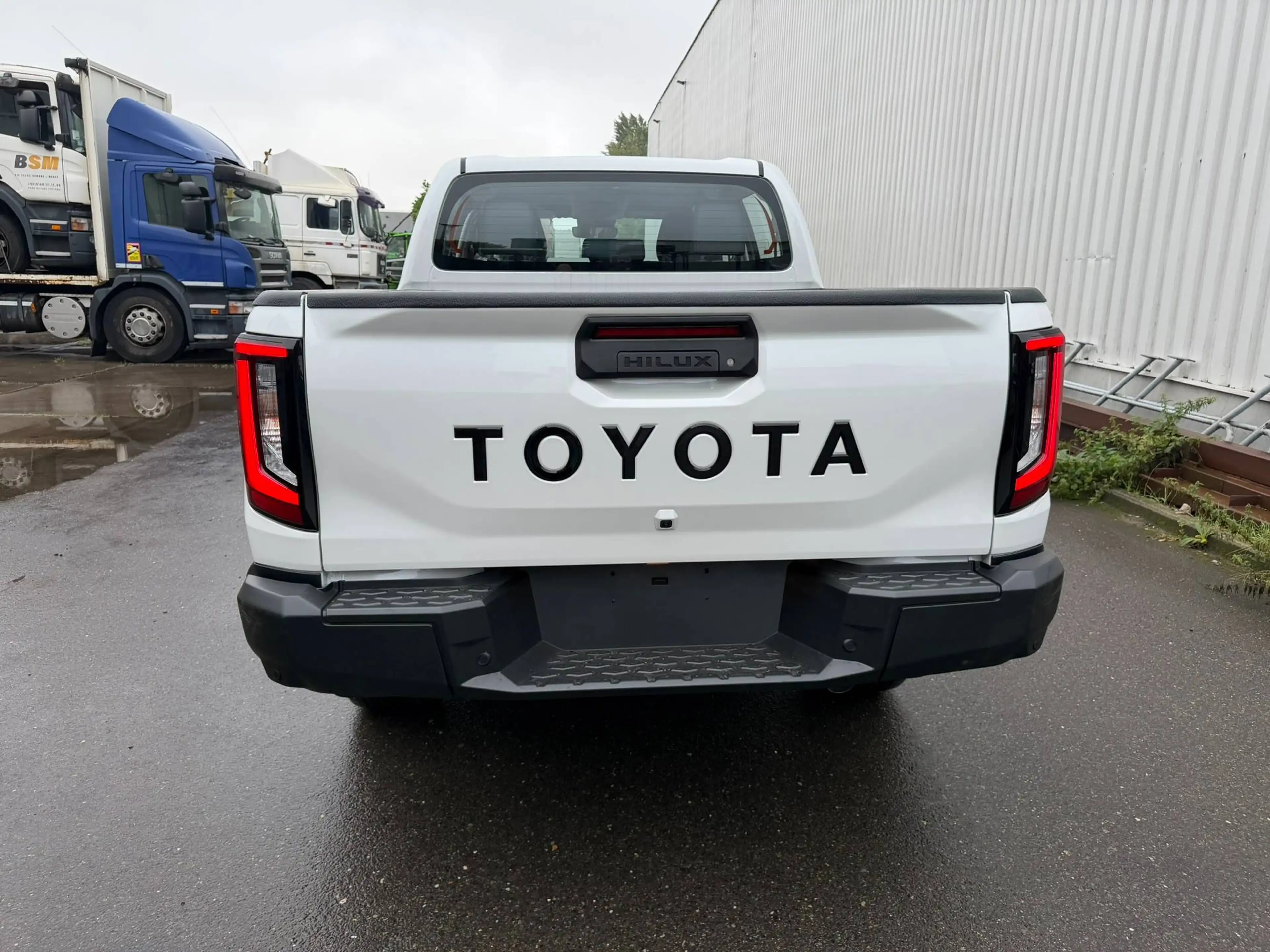 Toyota Hilux 2.8 Diesel Invincible — photo 3