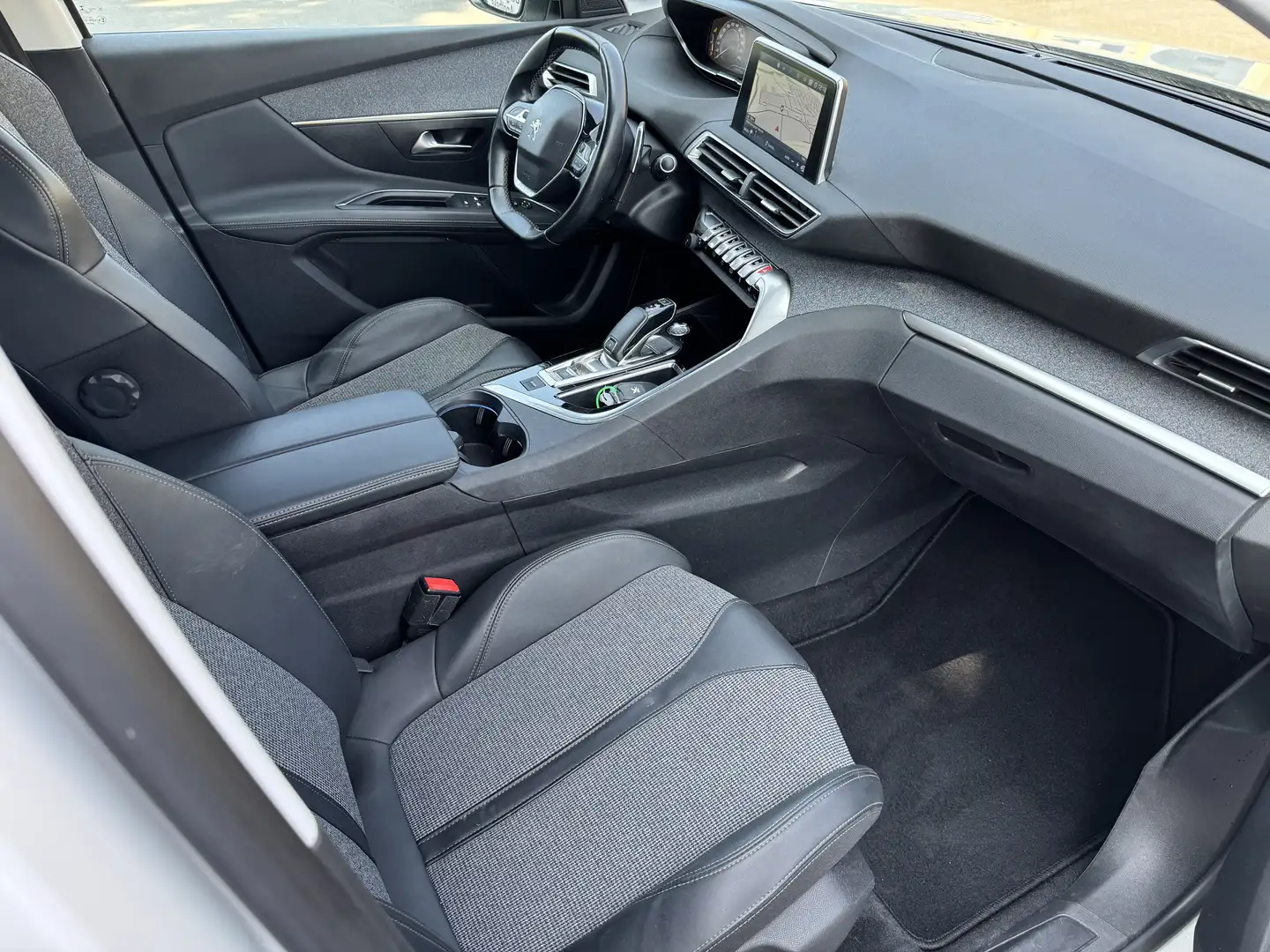 Peugeot 3008 Allure1.5 Blue-HDi /Automatik/Navi/LED/Kamera Blanc - 2