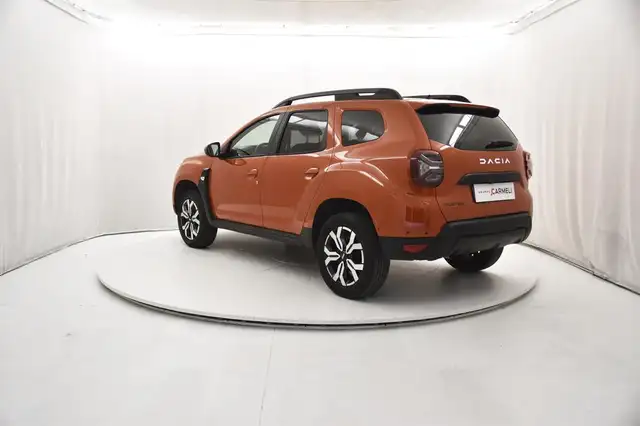 Dacia Duster view 3