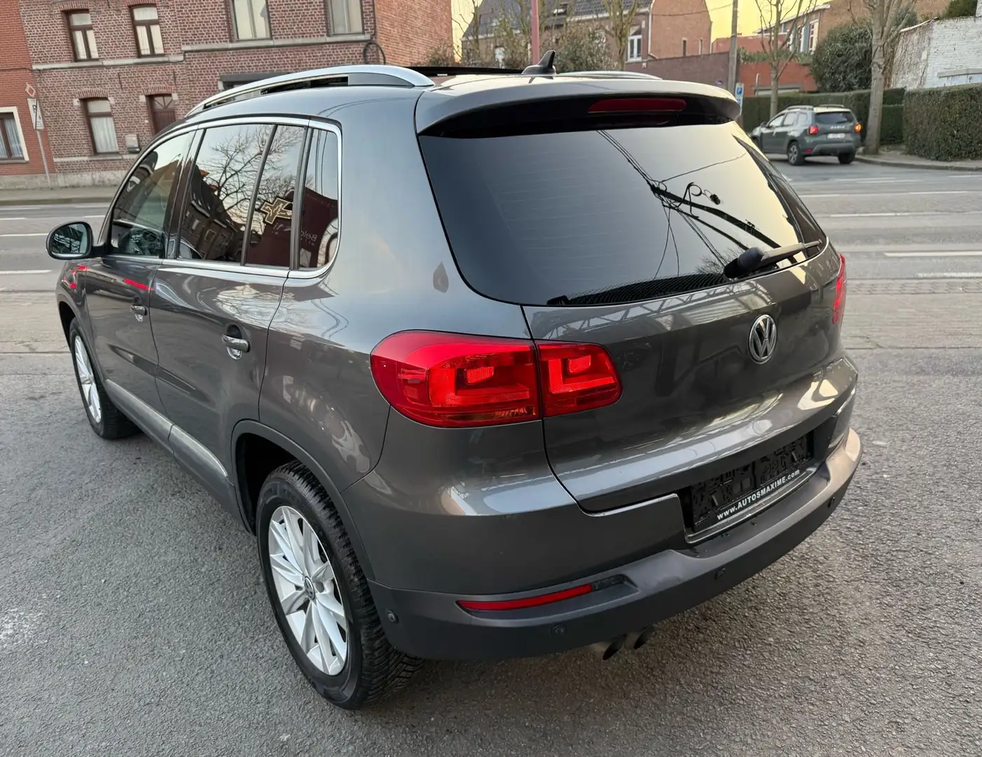 Volkswagen Tiguan 2.0 TDi 4Motion DSG / Xénon / Toit pano / Gris - 2