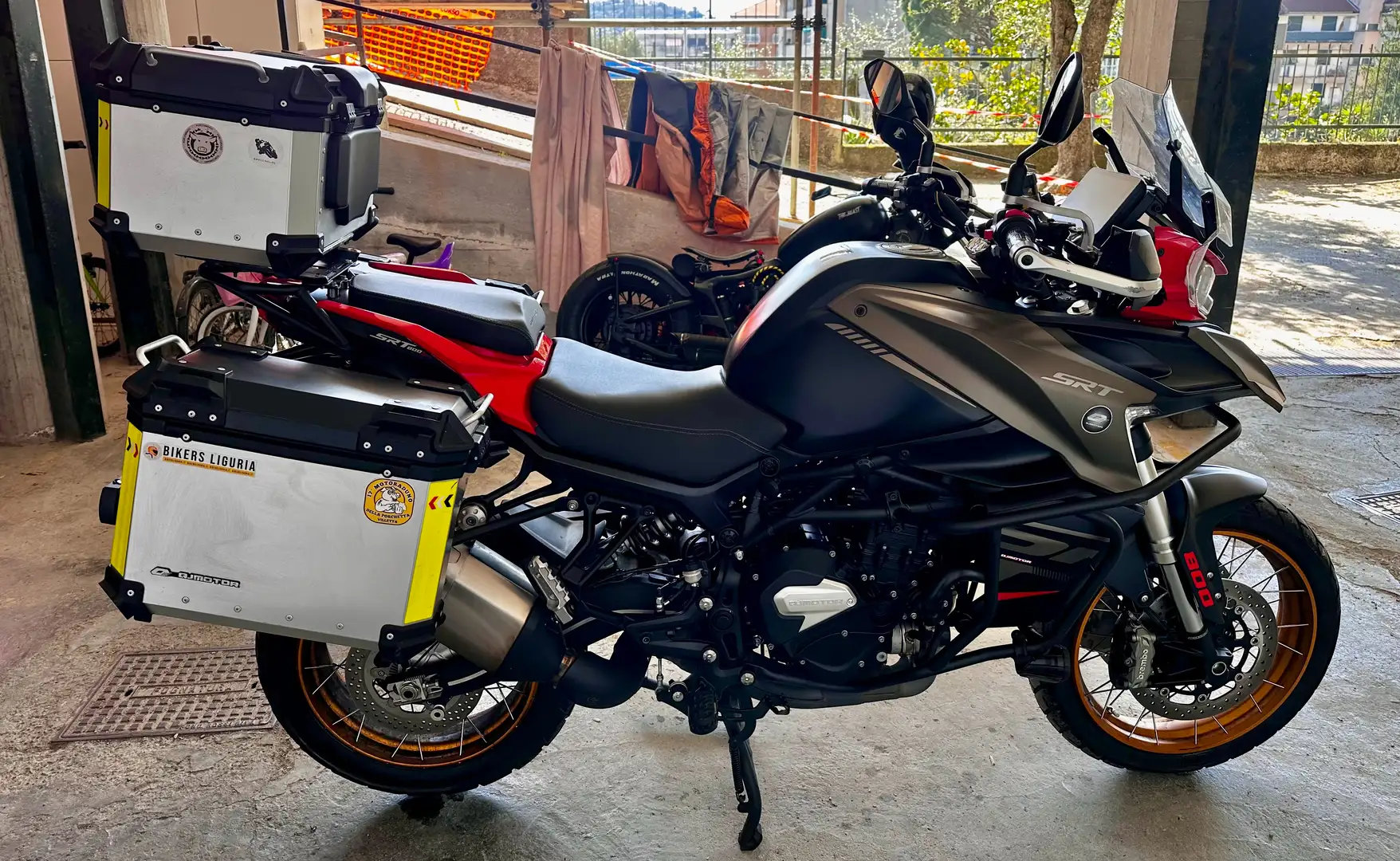 QJ Motor SRT 900 SX 800SX Gris - 2