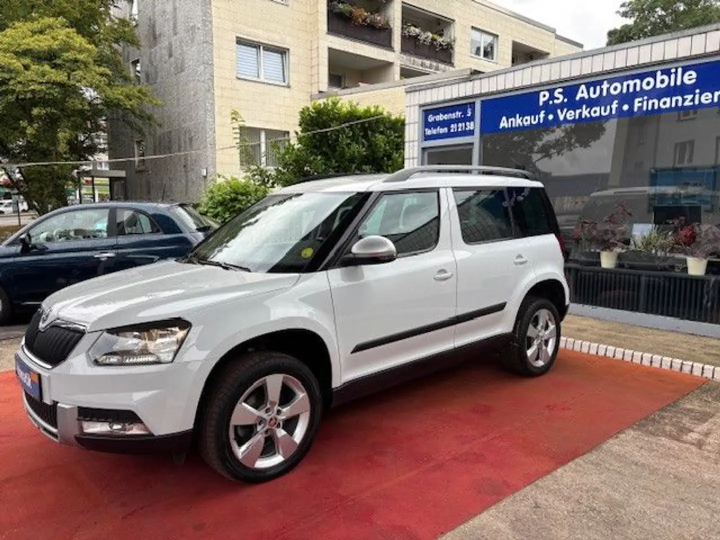 Skoda Yeti Style Outdoor 4x4*1-Hand*Automatik*PDC V-H* Blanc - 1
