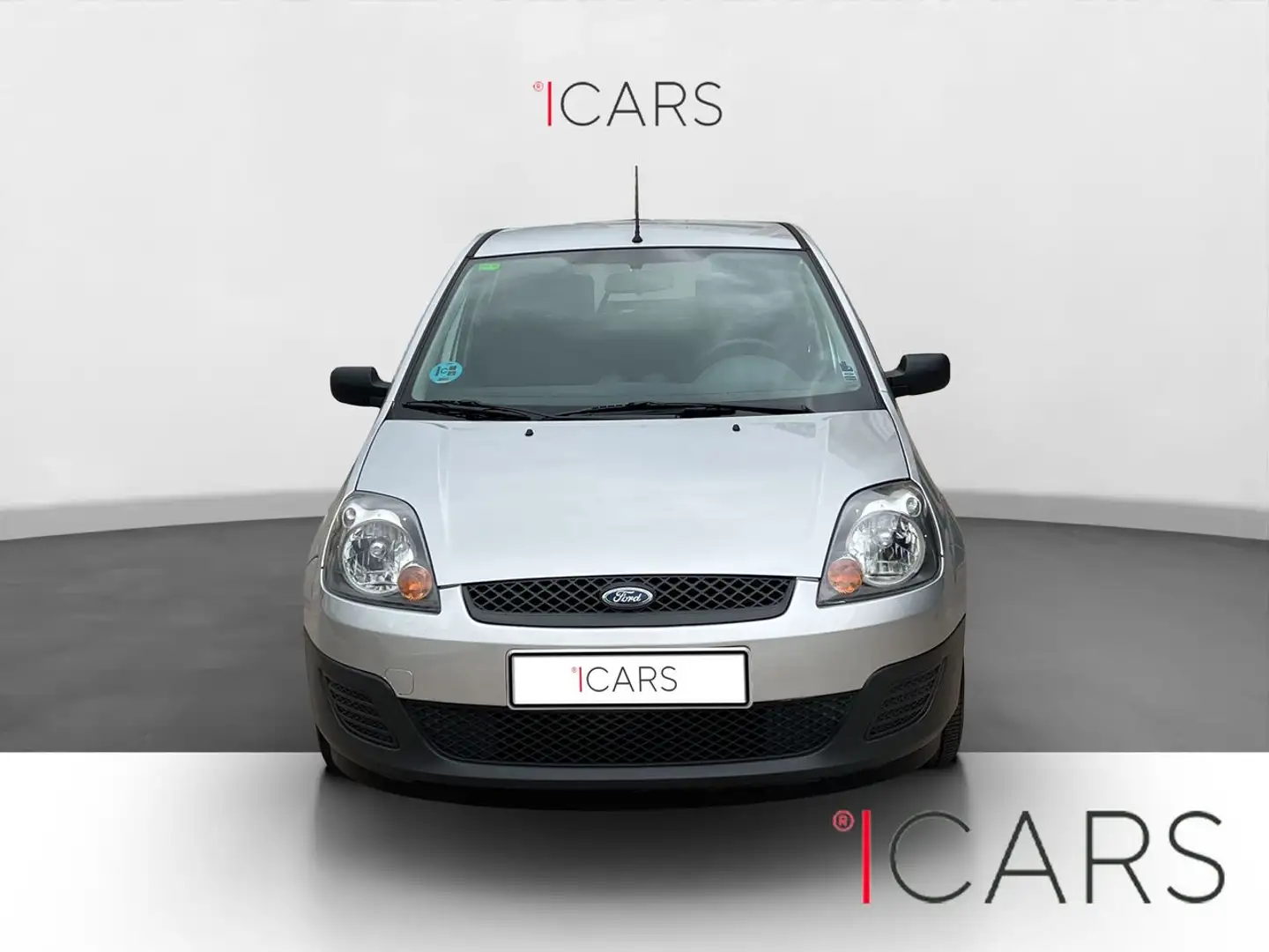 Ford Fiesta 1.3 Ambiente Gris - 2