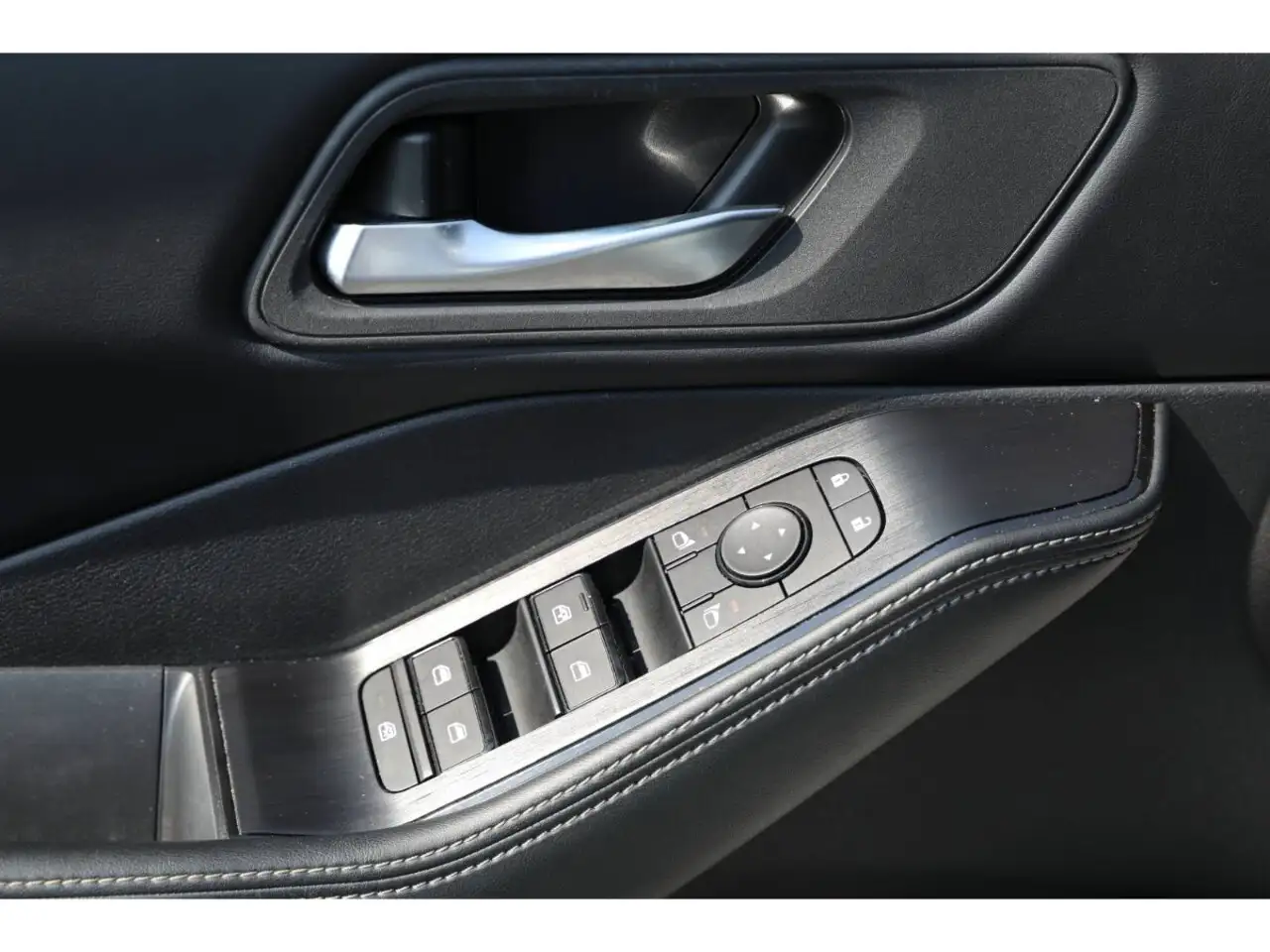 Nissan Rogue fotografie Nissan Rogue