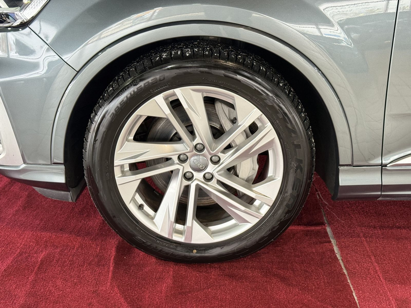 Audi Q7 50 TDI quattro S line +7 SITZER — photo 9