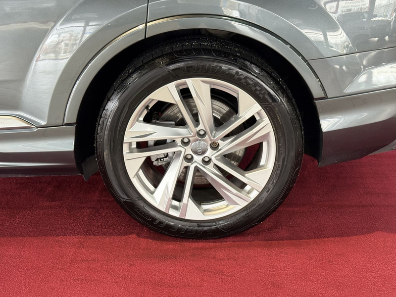 Audi Q7 50 TDI quattro S line +7 SITZER — photo 10