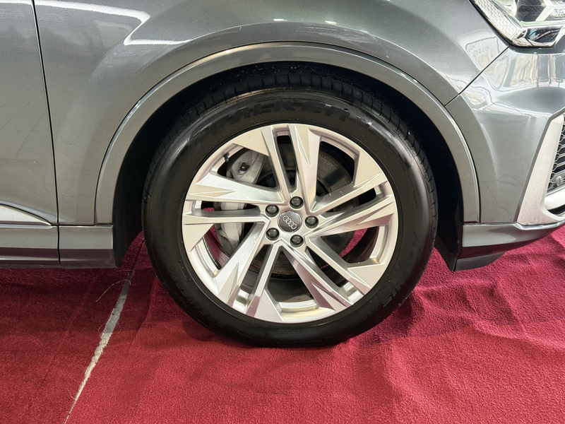 Audi Q7 50 TDI quattro S line +7 SITZER — photo 12