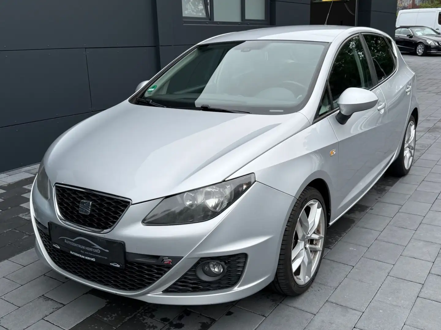 SEAT Ibiza Lim. FR Klima 143 PS Argintiu - 1
