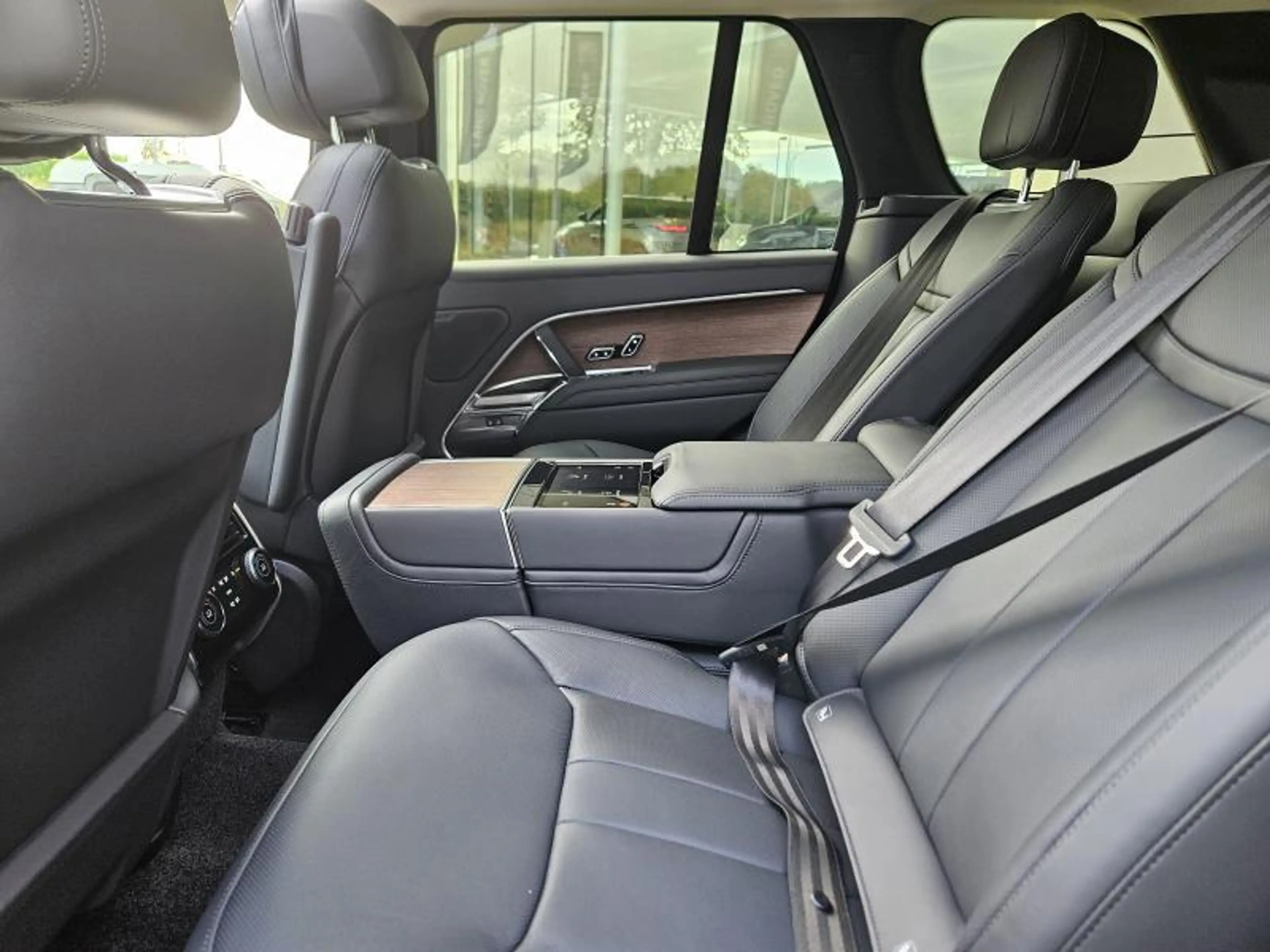 Land Rover Range Rover SWB P460e HSE AWD Auto. 25MY — photo 10
